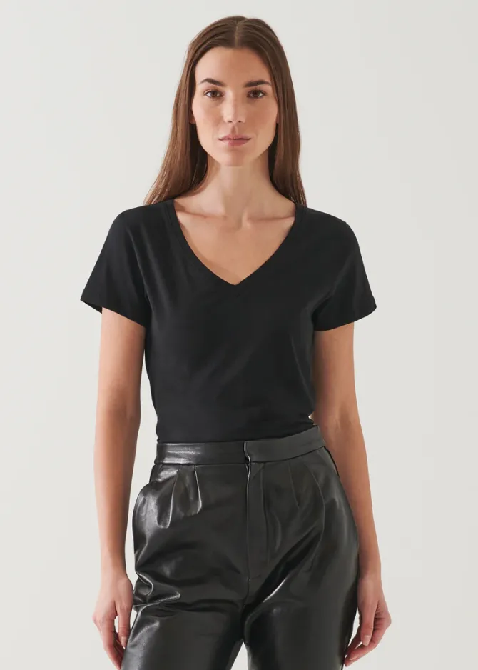 Ivy V-neck in black