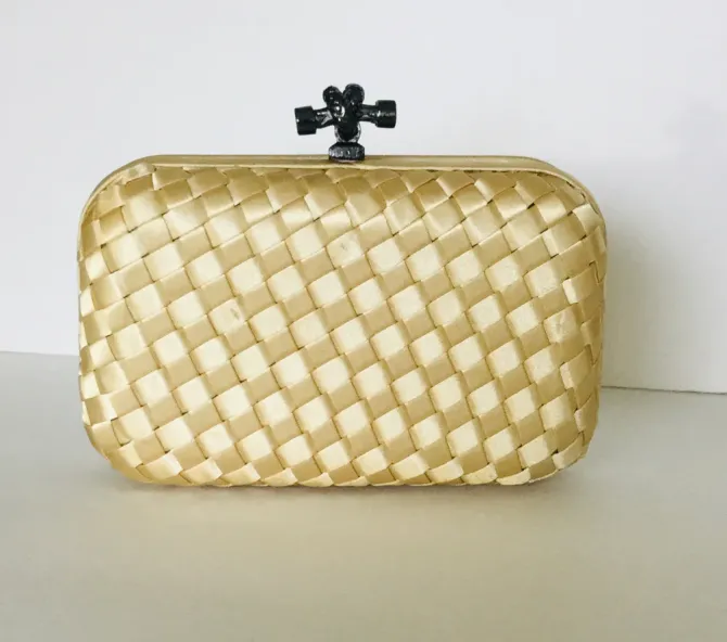Lizette Clutch in gold