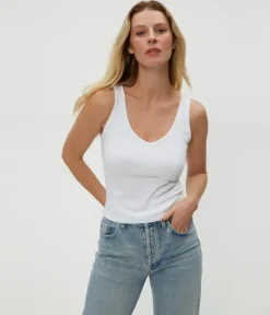 Sloan V-neck in white
