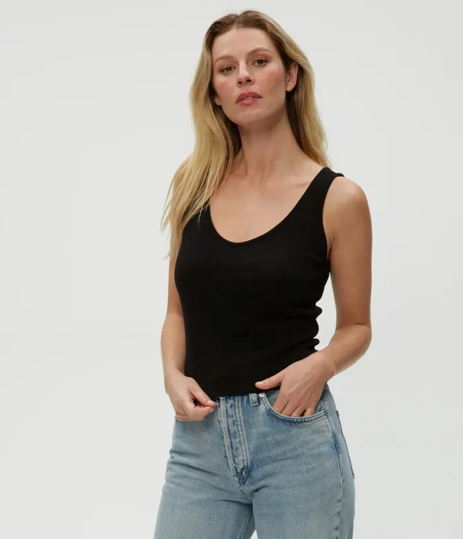 Sloan V-neck top in black