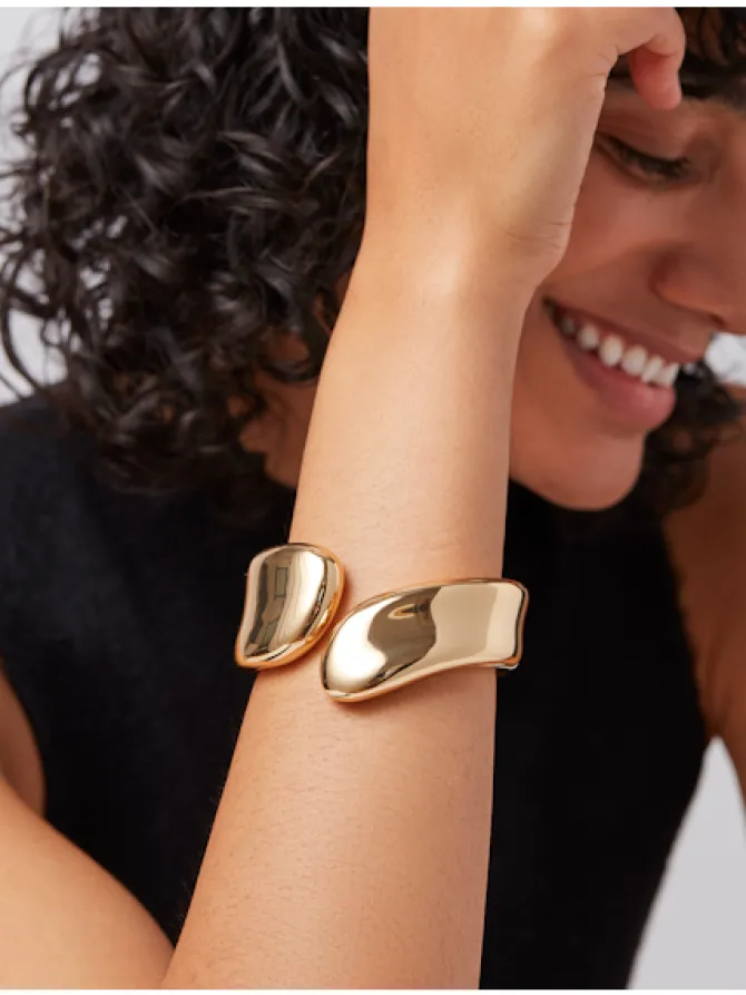 Solene Cuff in gold